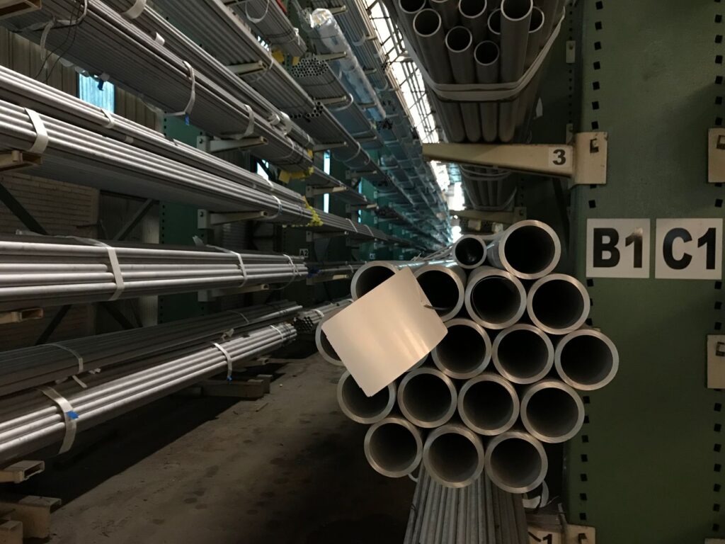 Comportement selon le matériau : évasement de tube